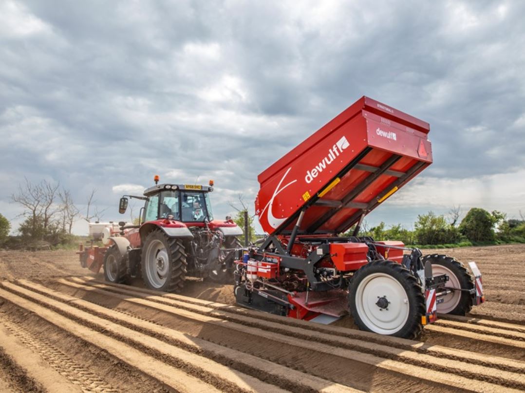 Planteuse à courroies à 4 rangs portée ou traînée